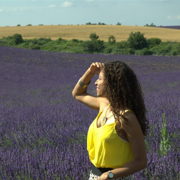 Em meio às lavandas.