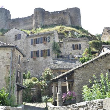 Brousse le Château, um dos mais belos vilarejos da França